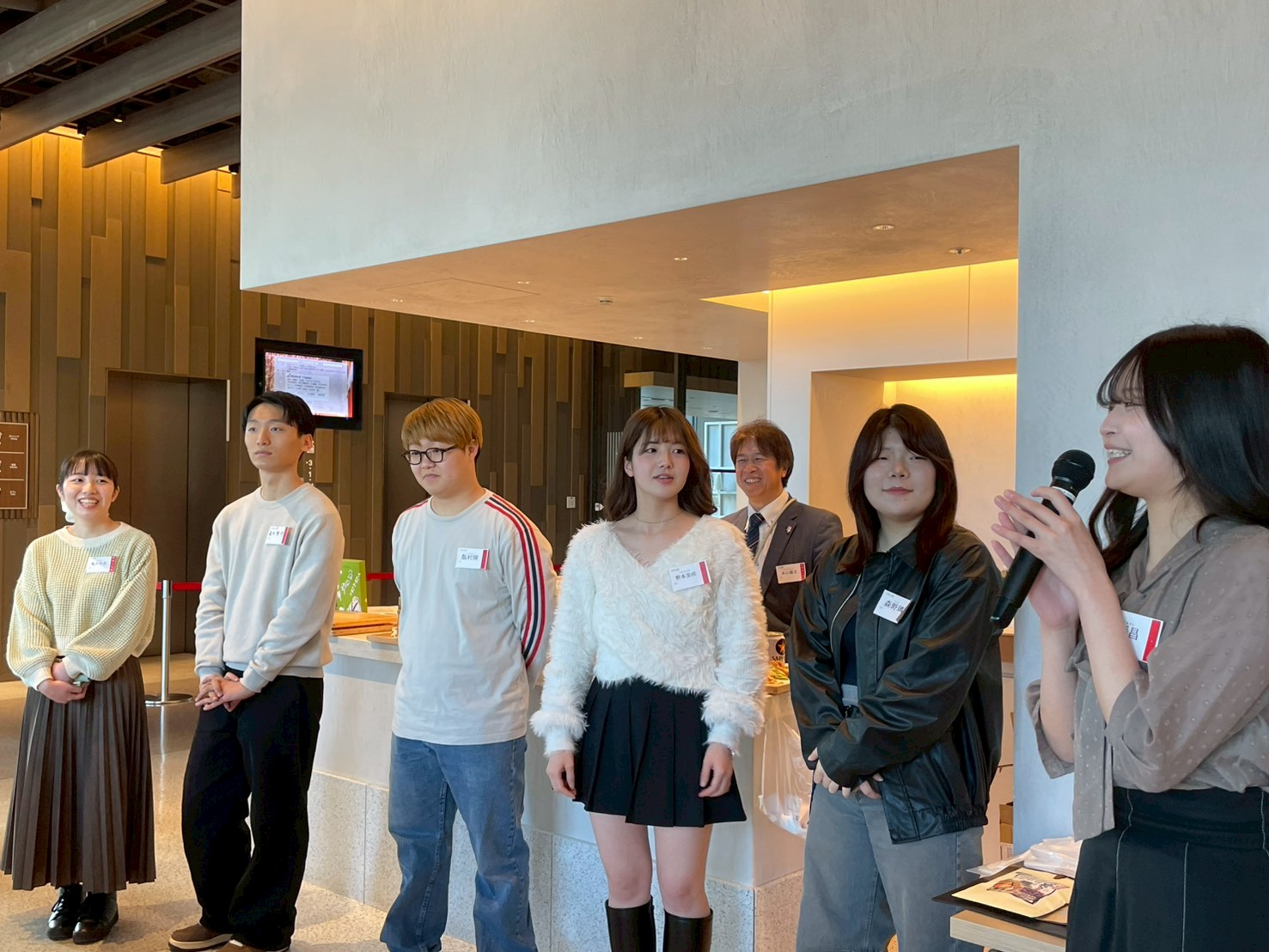 会場整理後の残席者記念写真