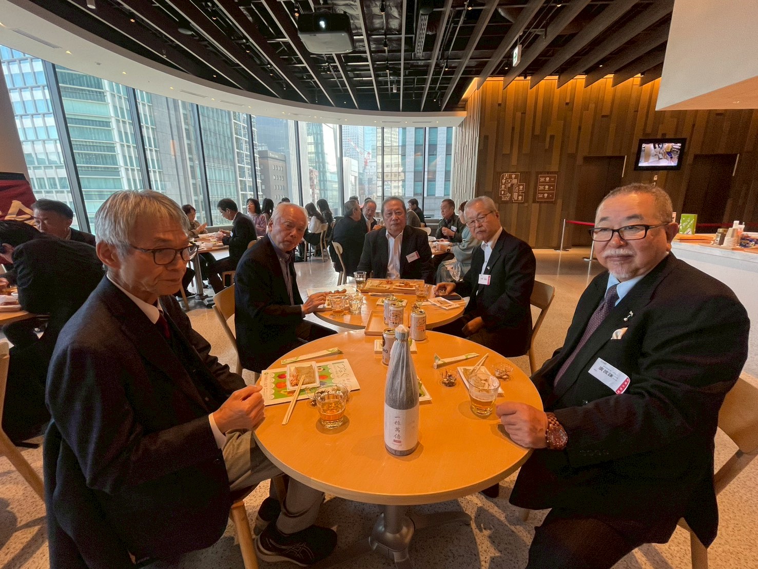 会場整理後の残席者記念写真