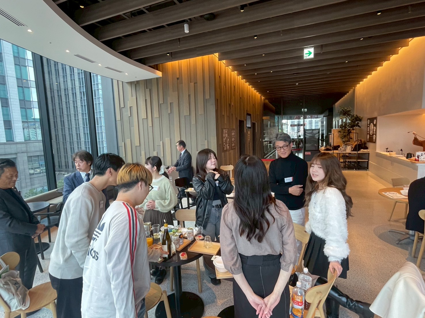 会場整理後の残席者記念写真