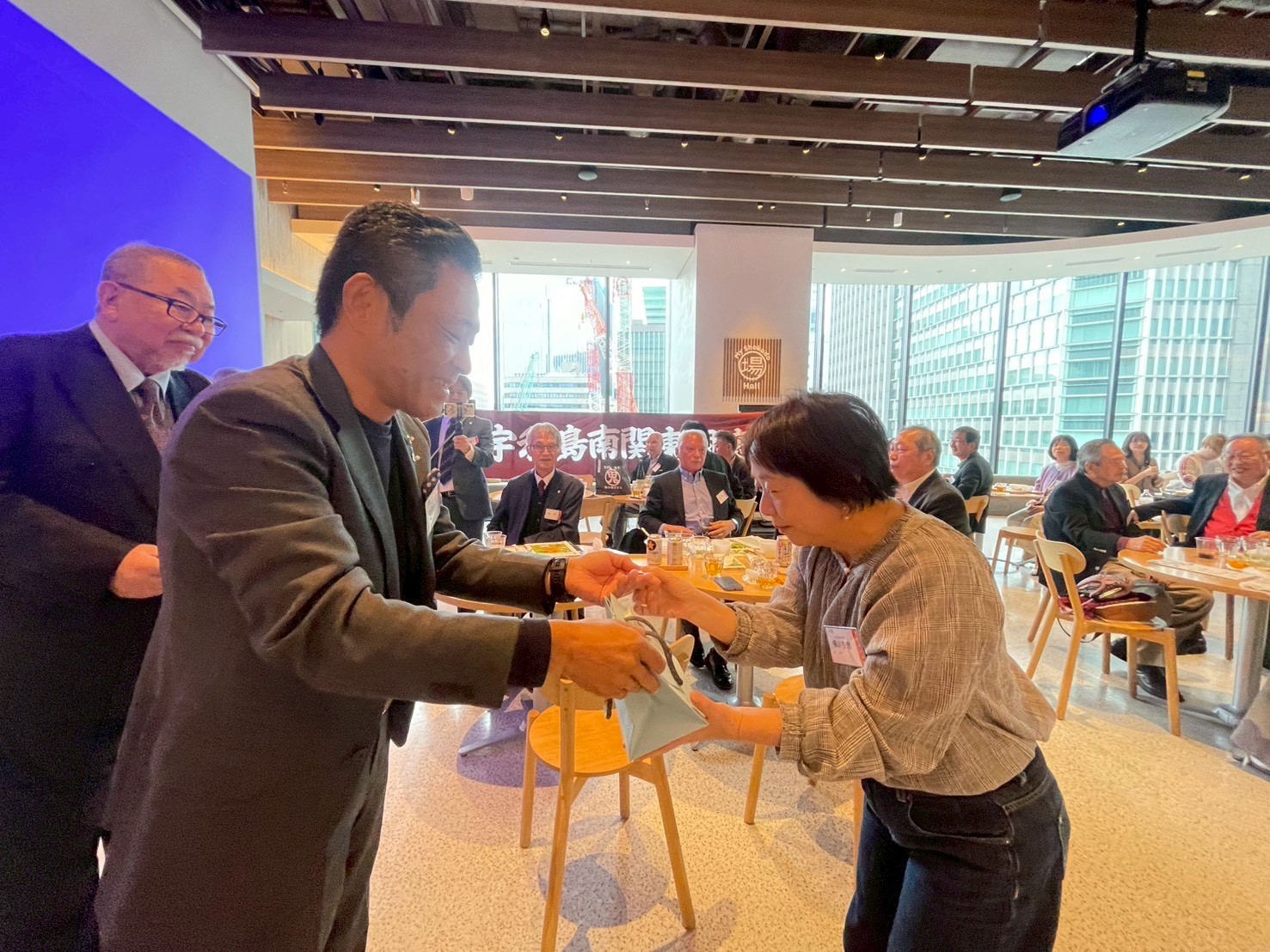 会場整理後の残席者記念写真