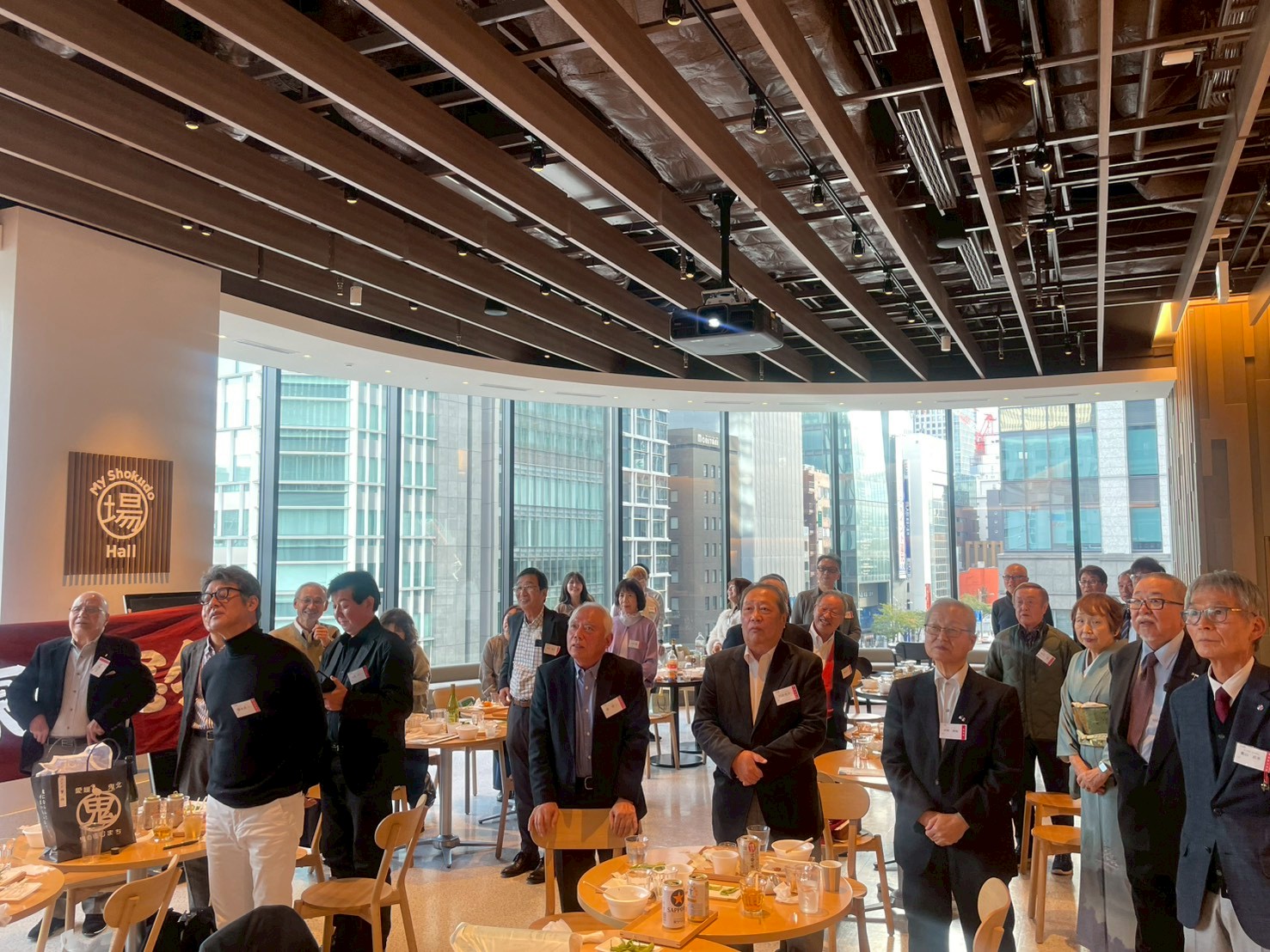 会場整理後の残席者記念写真